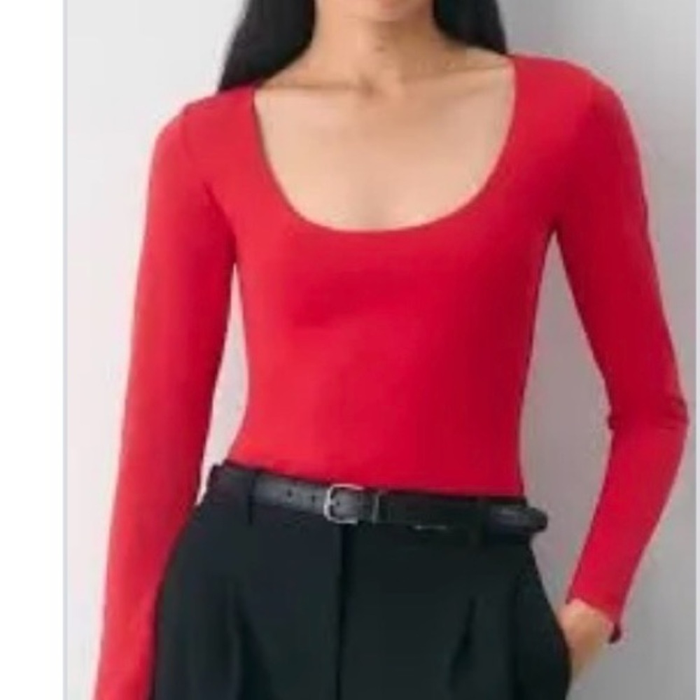 ISO: flashing, red, Babaton contour, scoop neck, size small